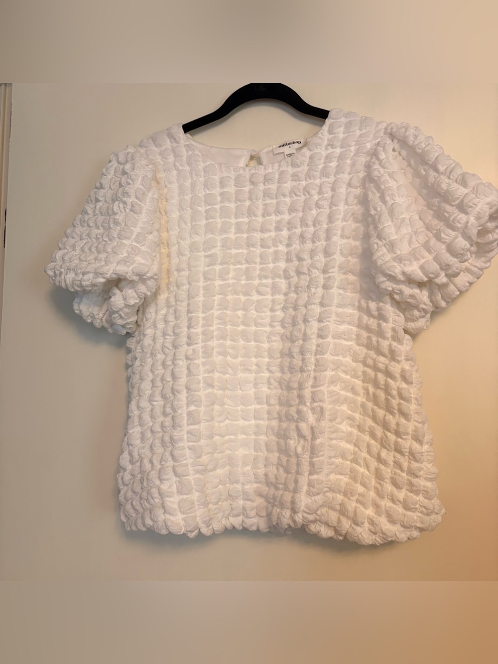 Mittoshop White Textured Bubble
Puff Sleeve Top | Size Large |
Like New